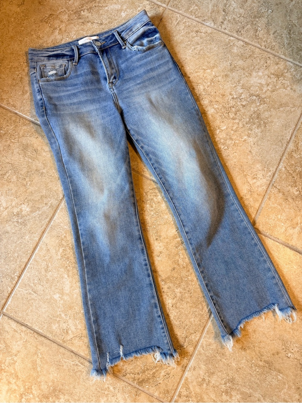 Risen Medium High Rise  Frayed-Hem Cropped Jeans - Picture 2 of 8